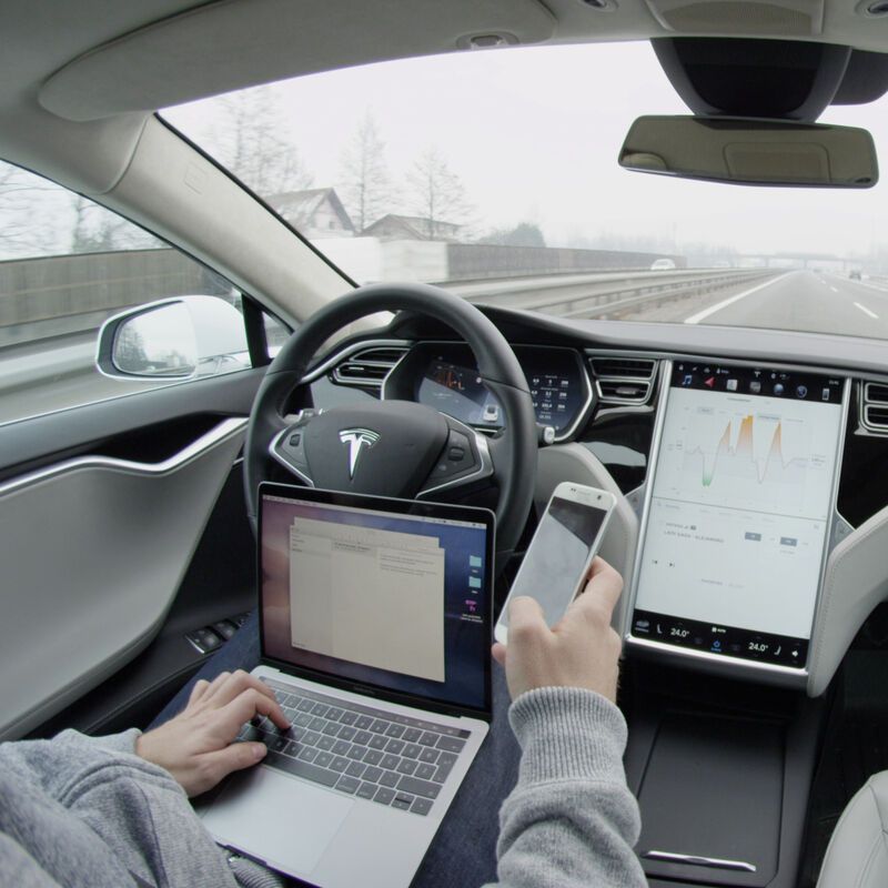 A Tesla Full Self-Driving rendszere hatalmas áttörést ért el az európai terjeszkedésben